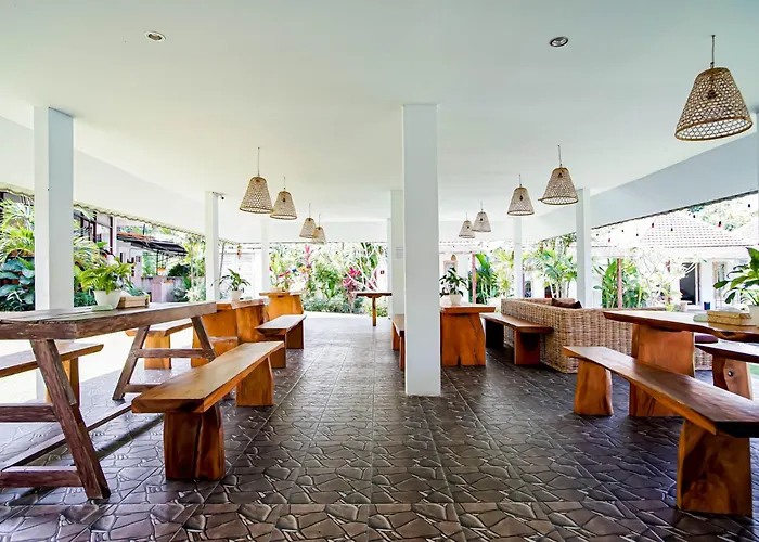 Agung Wiwin & Restaurant 3*