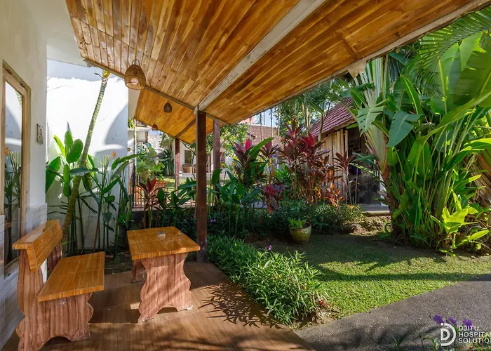 Agung Wiwin & Restaurant 3* Pererenan